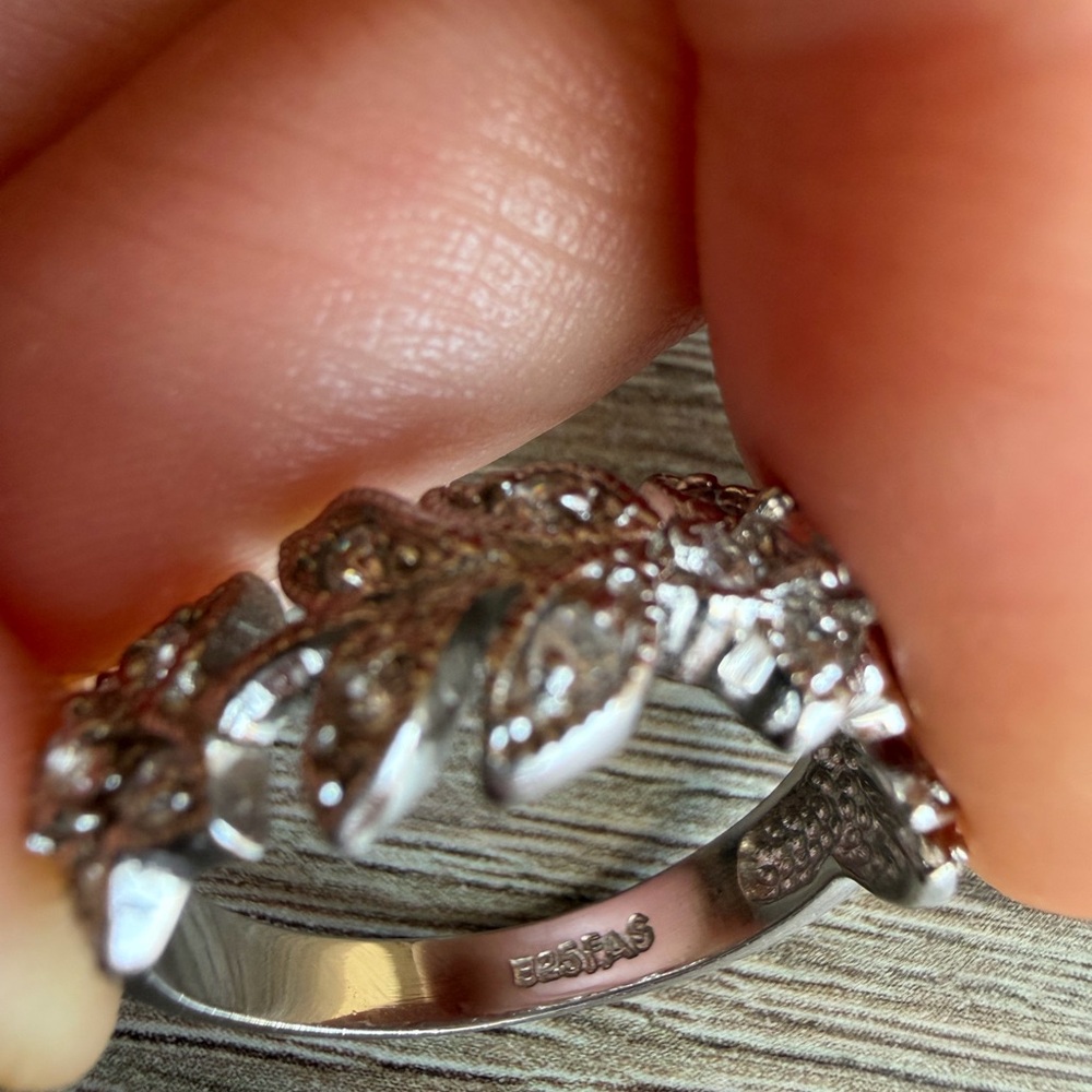 Floral Ring Sterling Silver 925
Size 8.5 - Picture 7 of 11